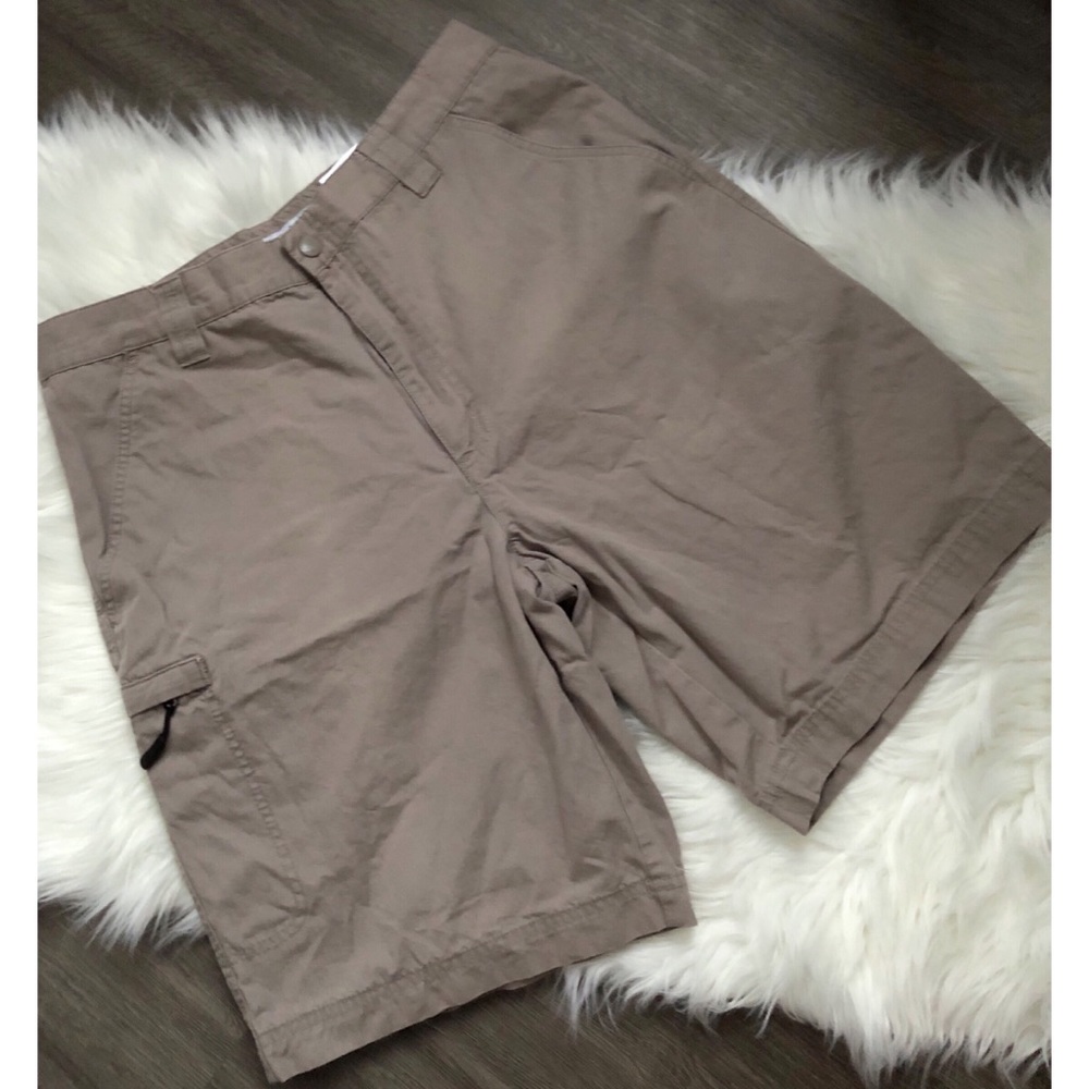 Columbia Men’s Shorts • Size 32